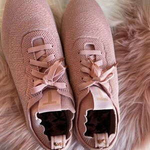 TED BAKER PALE PINK FRILLY WITH BOWS PRETTY SNEAKERS LIKE NEW